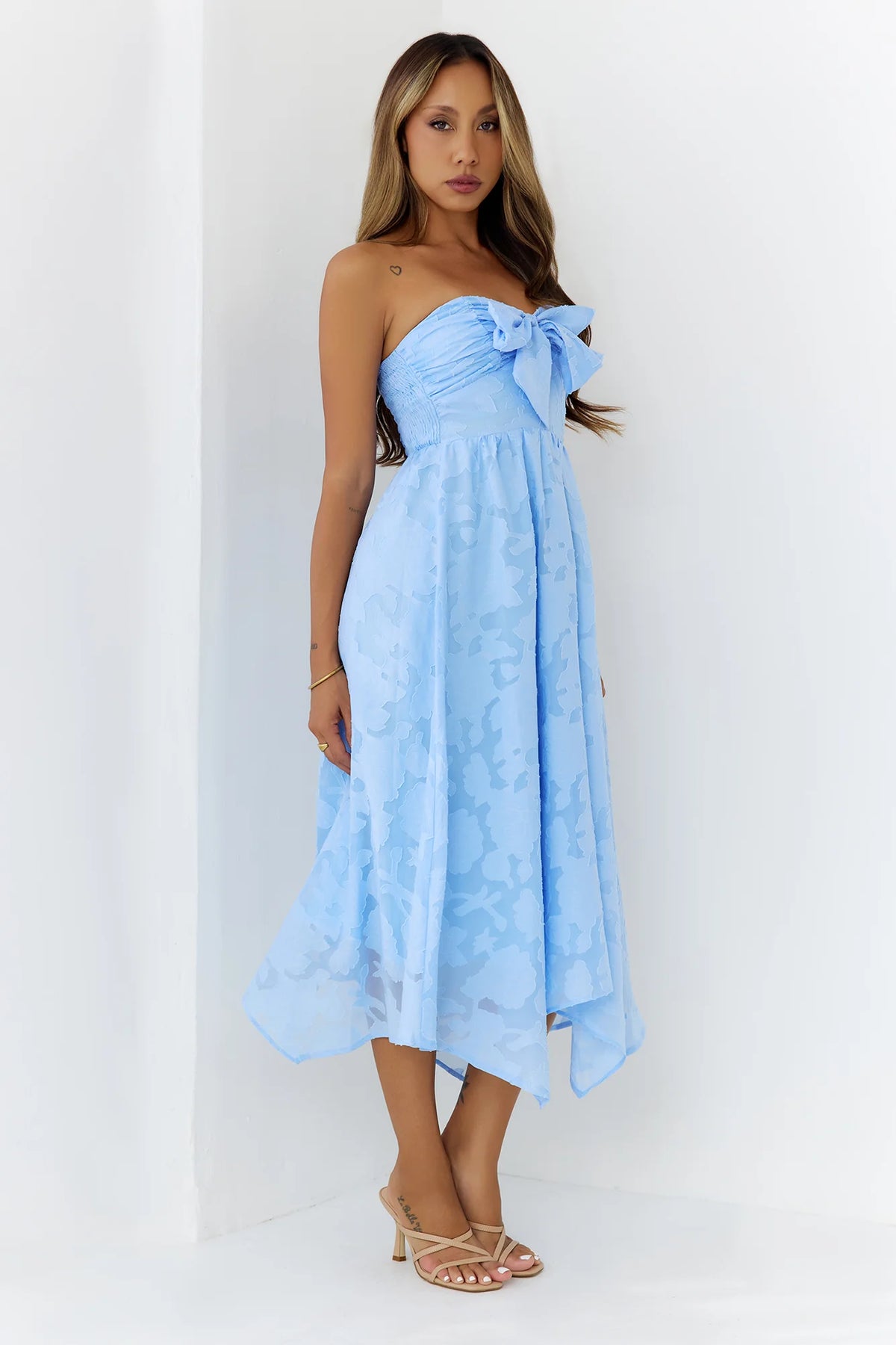 Charming Bow Textured Strapless Midi Dress Blue